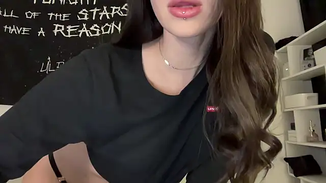 ur molly online show from 10-17-25, 01:02