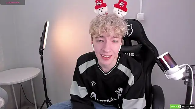 TrevorBenson online show from 12-19-25, 02:59