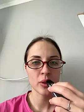 Snapshot of AmiLavs chatting on 02-14-25, 11:21 AmiLavs online show from 02-14-25, 11:21
