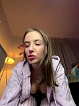 EmilyWi  online show from 12-15-25, 10:04