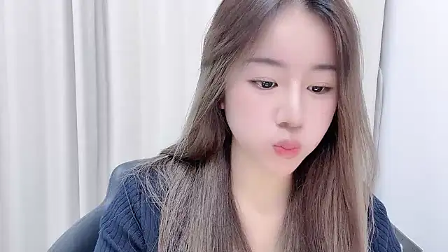 chloe-01 online show from 01-24-25, 12:41