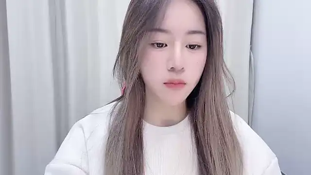 chloe-01 online show from 01-13-25, 12:24