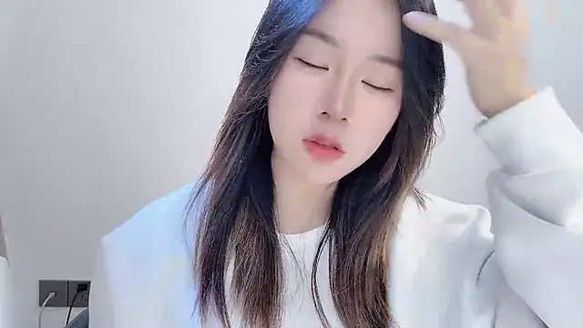 chloe-01 online show from 11-28-25, 03:17