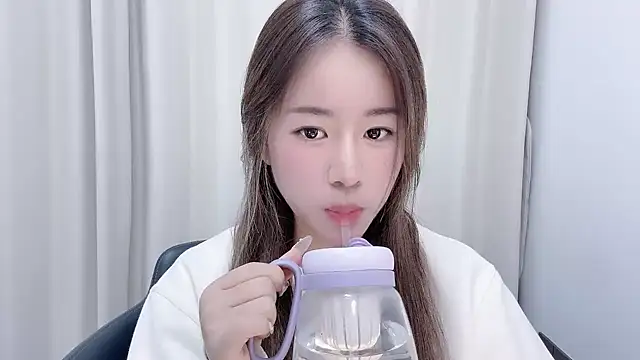 chloe-01 online show from 01-17-25, 12:31