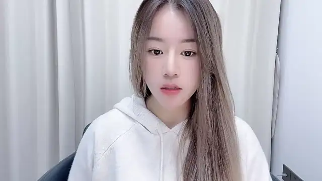 chloe-01 online show from 12-18-24, 12:18