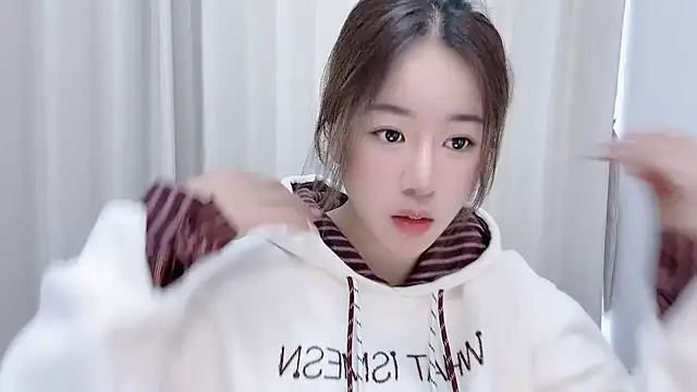 chloe-01 online show from 12-27-24, 04:26