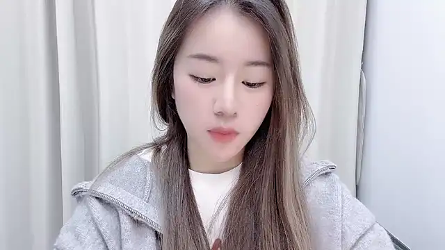 chloe-01 online show from 12-17-24, 12:33