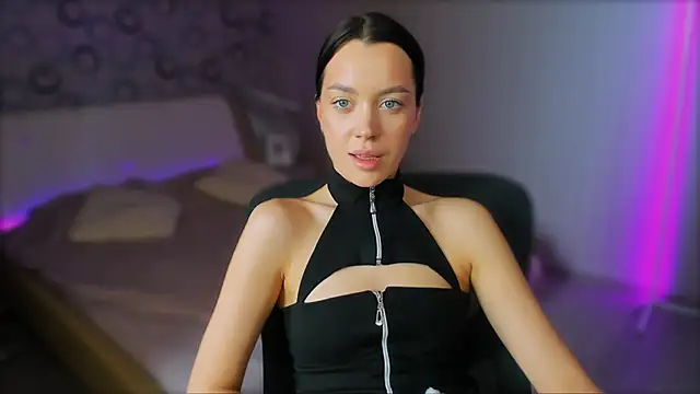 Snapshot of AlannaMiless chatting on 03-18-25, 08:28 AlannaMiless online show from 03-18-25, 08:28