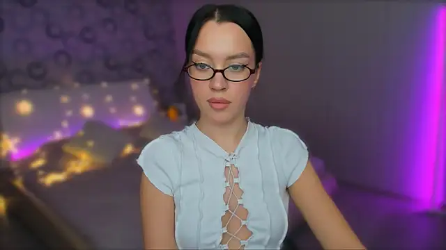 Snapshot of AlannaMiless chatting on 02-18-25, 06:26 AlannaMiless online show from 02-18-25, 06:26