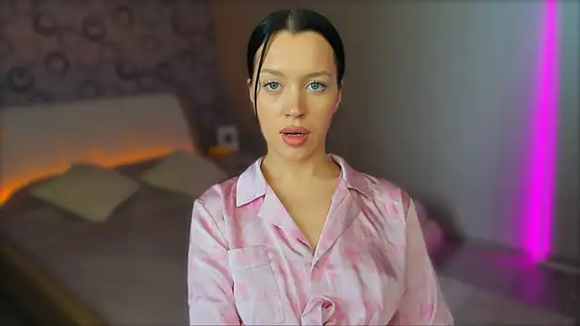 Snapshot of AlannaMiless chatting on 02-07-25, 08:11 AlannaMiless online show from 02-07-25, 08:11