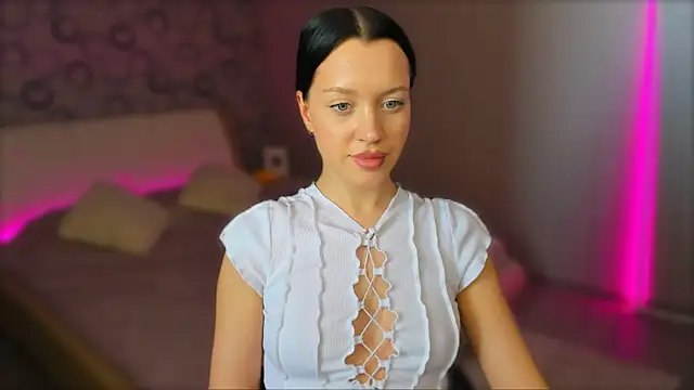 Snapshot of AlannaMiless chatting on 02-10-25, 08:31 AlannaMiless online show from 02-10-25, 08:31