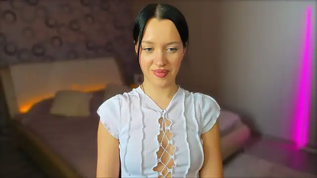 Snapshot of AlannaMiless chatting on 02-06-25, 08:18 AlannaMiless online show from 02-06-25, 08:18