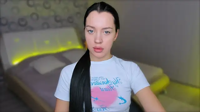 Snapshot of AlannaMiless chatting on 01-19-25, 06:32 AlannaMiless online show from 01-19-25, 06:32