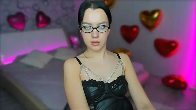 Snapshot of AlannaMiless chatting on 02-14-25, 12:30 AlannaMiless online show from 02-14-25, 12:30