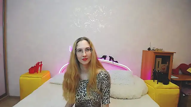 Snapshot of KlaryBrait chatting on 03-07-25, 06:13 KlaryBrait online show from 03-07-25, 06:13