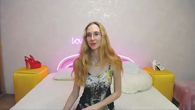 Snapshot of KlaryBrait chatting on 01-26-25, 04:30 KlaryBrait online show from 01-26-25, 04:30