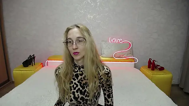 KlaryBrait online show from 11-23-25, 03:38