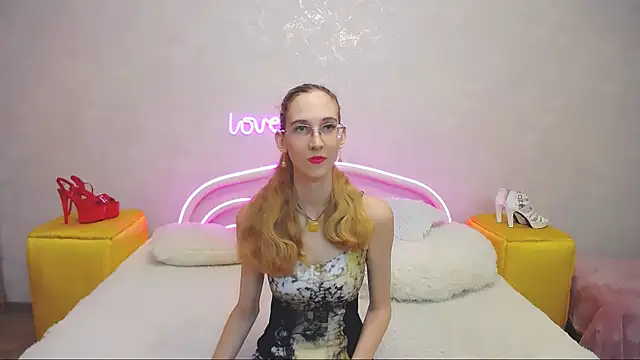 Snapshot of KlaryBrait chatting on 01-24-25, 10:21 KlaryBrait online show from 01-24-25, 10:21