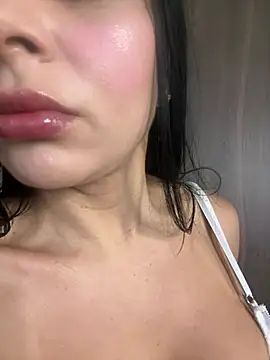 Snapshot of MOMALANA chatting on 07-19-26, 03:53 MOMALANA online show from 07-19-26, 03:53