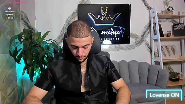 MaximusDick1  online show from 01-17-26, 05:44