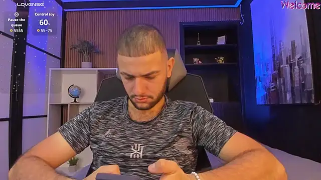 MaximusDick1  online show from 03-26-26, 12:36