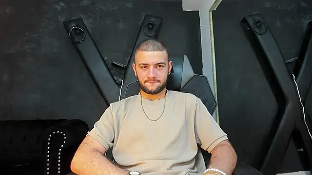 MaximusDick1  online show from 09-19-25, 03:43