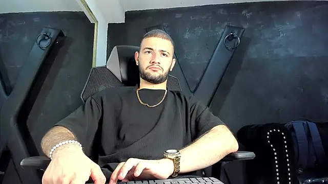 MaximusDick1  online show from 10-06-25, 03:40