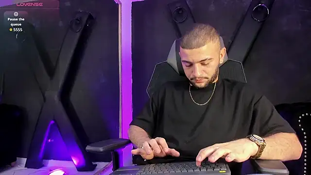 MaximusDick1  online show from 10-02-25, 02:59