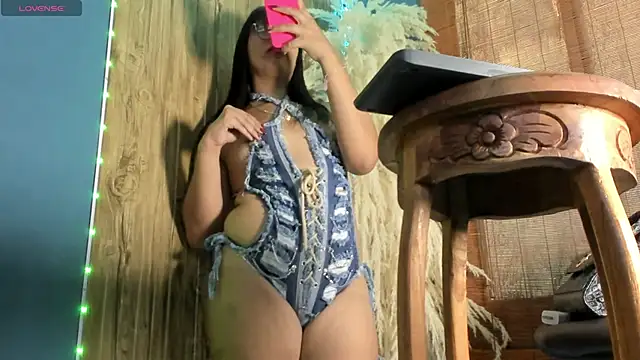 Snapshot of adhara_hotter chatting on 09-25-25, 10:05 adhara hotter online show from 09-25-25, 10:05