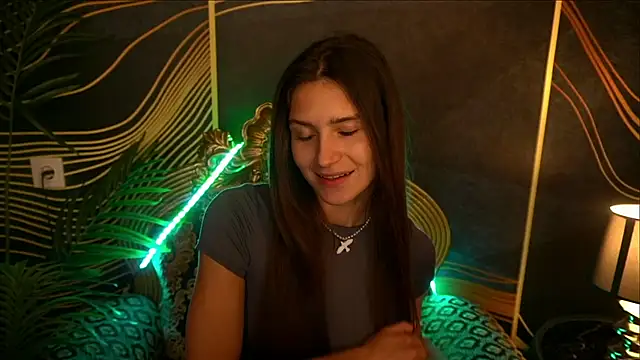 Snapshot of ValeryRoyale chatting on 03-18-25, 02:17 ValeryRoyale online show from 03-18-25, 02:17