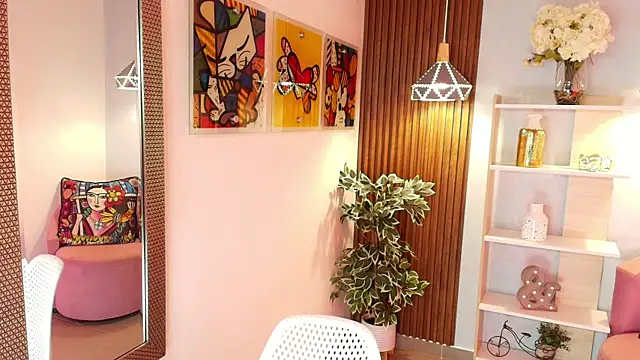 Snapshot of Dalila_Sky chatting on 10-18-25, 06:10 Dalila Sky online show from 10-18-25, 06:10