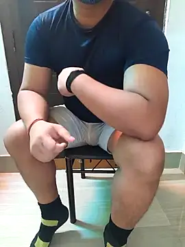 Snapshot of zon_zustin chatting on 10-18-25, 10:39 zon zustin online show from 10-18-25, 10:39