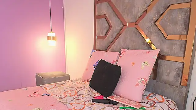 BRITHANY SPARK online show from 12-19-25, 03:54