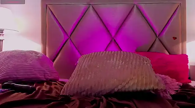 Snapshot of Dhapne_P chatting on 02-11-25, 10:25 Dhapne P online show from 02-11-25, 10:25