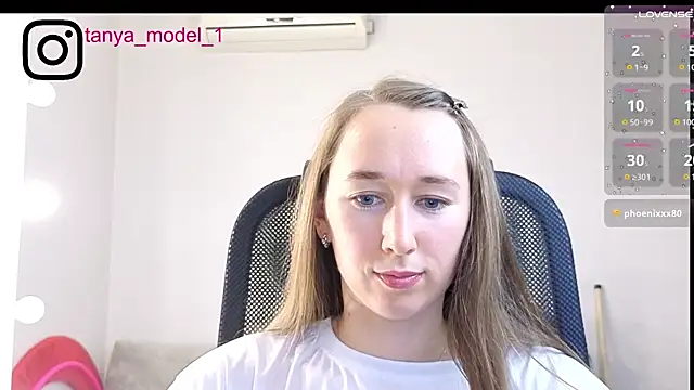 --Model--2 online show from 11-24-25, 11:49