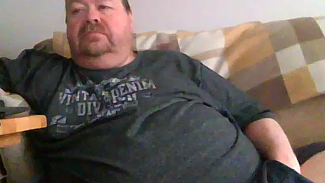 Snapshot of hitman_35 chatting on 05-10-26, 01:57 hitman 35 online show from 05-10-26, 01:57