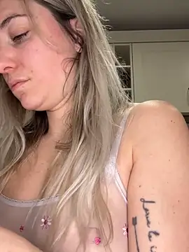 Snapshot of carlaaa chatting on 02-10-26, 09:14 carlaaa online show from 02-10-26, 09:14