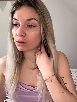 Snapshot of carlaaa chatting on 02-15-26, 08:57 carlaaa online show from 02-15-26, 08:57