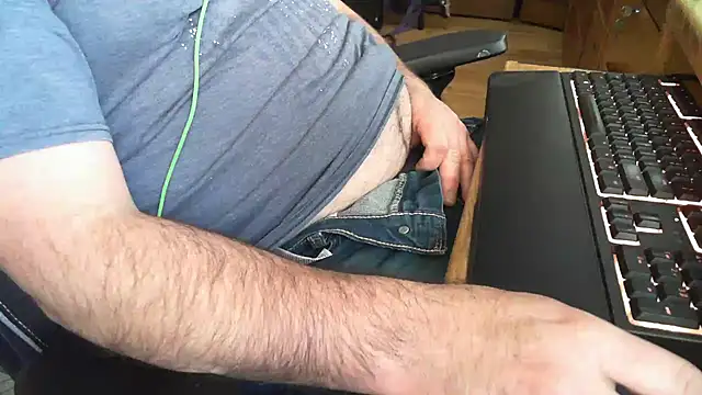 Snapshot of ThickGrowerDad chatting on 01-13-25, 09:42 ThickGrowerDad online show from 01-13-25, 09:42