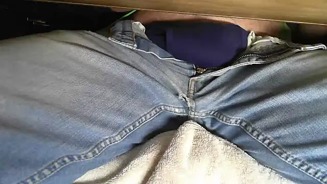 Snapshot of ThickGrowerDad chatting on 12-05-24, 01:20 ThickGrowerDad online show from 12-05-24, 01:20