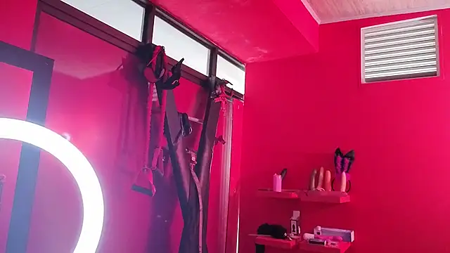 Ambar Roux  online show from 03-07-26, 12:54