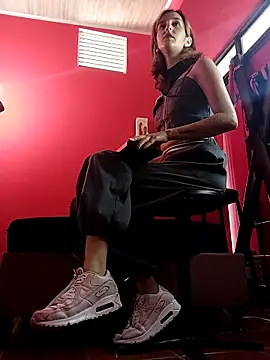 Ambar Roux  online show from 12-16-25, 04:00