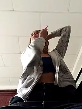 Ambar Roux  online show from 10-31-25, 01:30