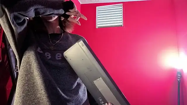 Ambar Roux  online show from 03-06-26, 12:44