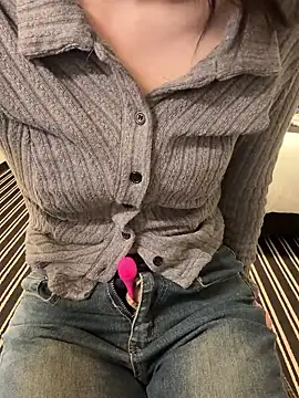 Snapshot of Mei_0906 chatting on 02-05-26, 03:57 Mei 0906 online show from 02-05-26, 03:57