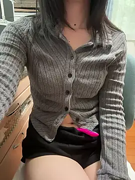Snapshot of Mei_0906 chatting on 06-15-26, 05:29 Mei 0906 online show from 06-15-26, 05:29