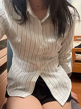 Snapshot of Mei_0906 chatting on 02-07-26, 06:21 Mei 0906 online show from 02-07-26, 06:21