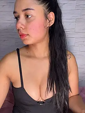Snapshot of _Luana chatting on 05-29-26, 02:17 Luana online show from 05-29-26, 02:17
