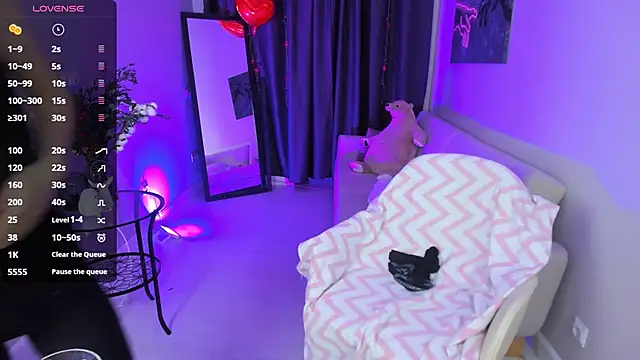 Snapshot of Bunny__of_love chatting on 02-21-25, 01:33 Bunny of love online show from 02-21-25, 01:33