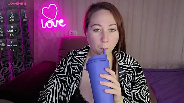 KellyCrystall online show from 11-08-25, 06:50